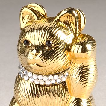 Beckoning Cat Pillbox, undated, Swarovski crystals, garnet, gold-plated metal, Gift of Rosalie K. and Sydney Shaftman, 2005.005