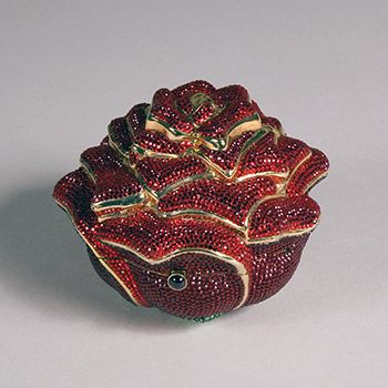 Rose Box Handbag, 1994, Swarovski crystals, gold-plated metal, Gift of Rosalie K. and Sydney Shaftman, 2008.028