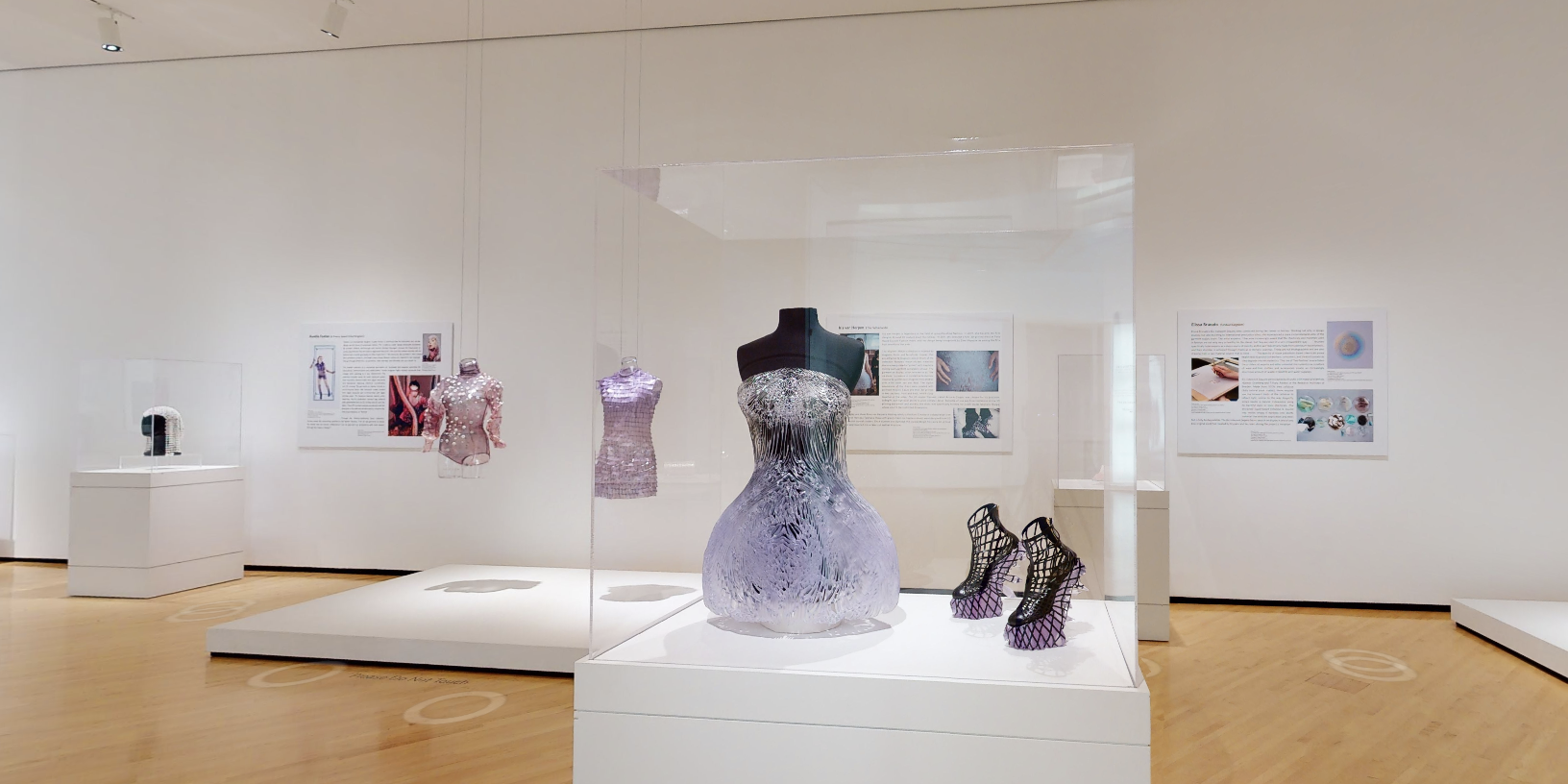 TECH-COUTURE: FASHION IN THE DIGITAL AGE