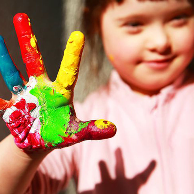 Happy HeARTs serves members of our community of varied abilities, providing quieter time in the galleries and classrooms. 